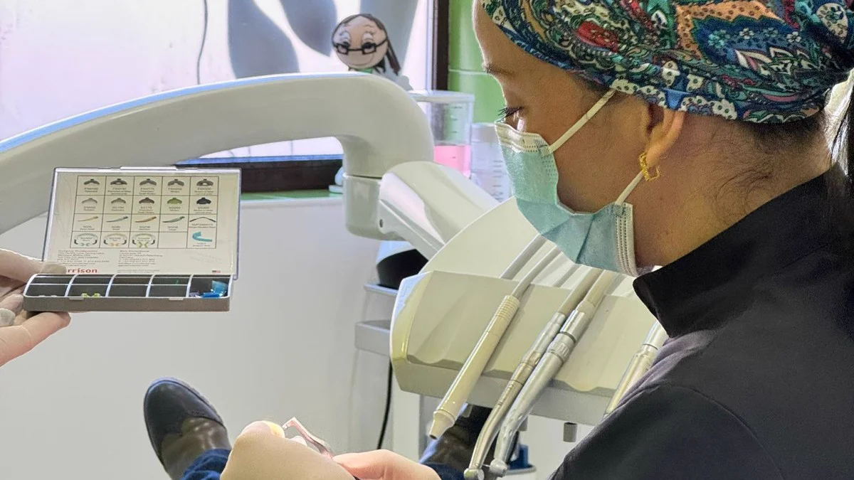 Médica dentista da Glamorous Smile durante uma consulta